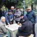 Nonostante ci questo luogo permette di stringere nuove amicizie afferma il 70enne Ferdinando : qui abbiamo formato una bella comitiva di pensionati e ci incontriamo tutti i giorni. Peccato per la pulizia per...